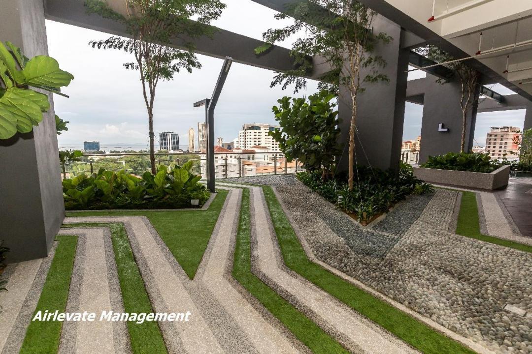 Tropicana 218 X Airlevate Suites George Town Dış mekan fotoğraf